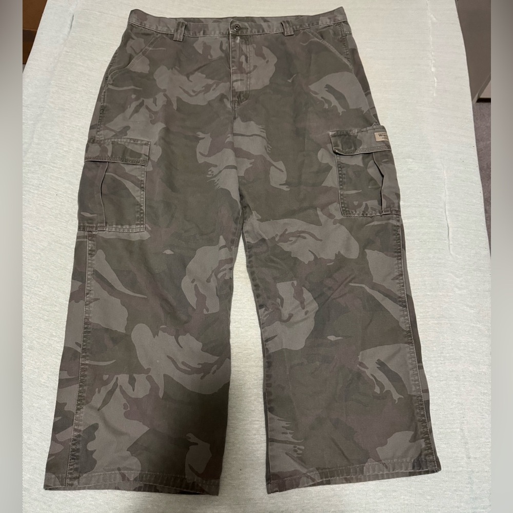 camo wrangler cargo pants